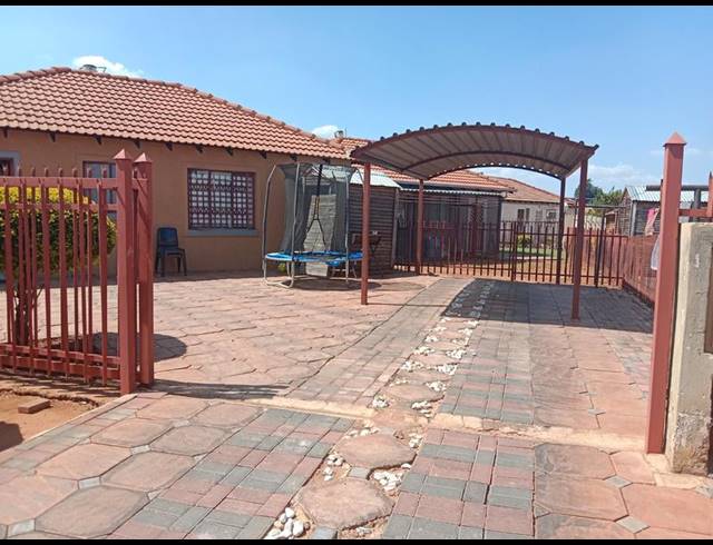 3 BEDROOM HOUSE FOR SALE IN THERESAPARK